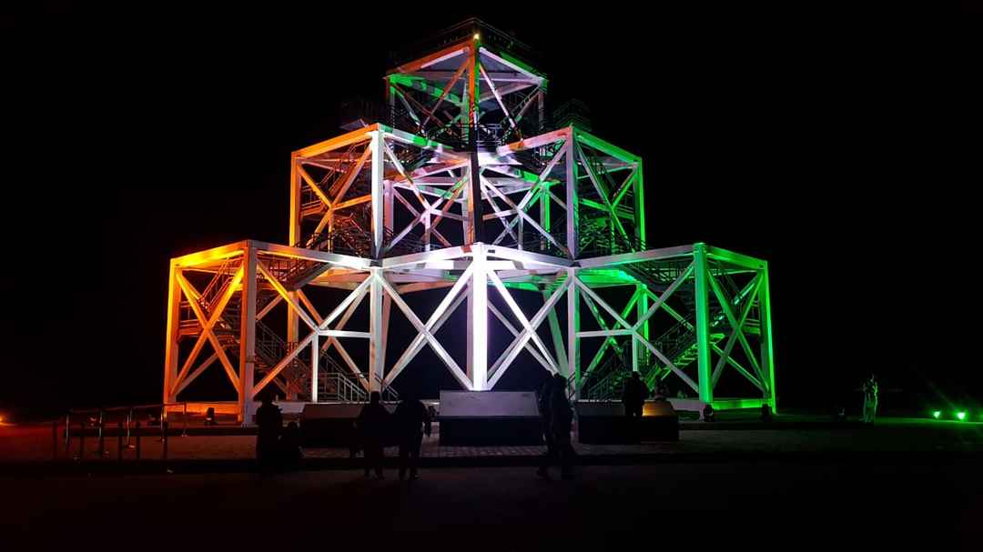 Tricolor lattice